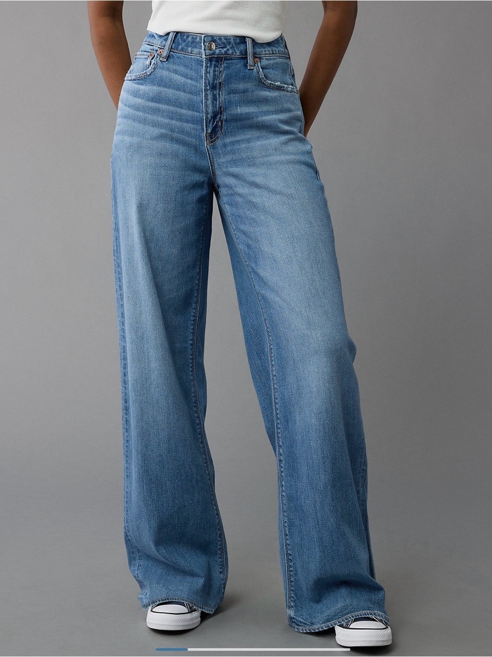 AE Super High-Waisted Baggy Wide-Leg Jean
